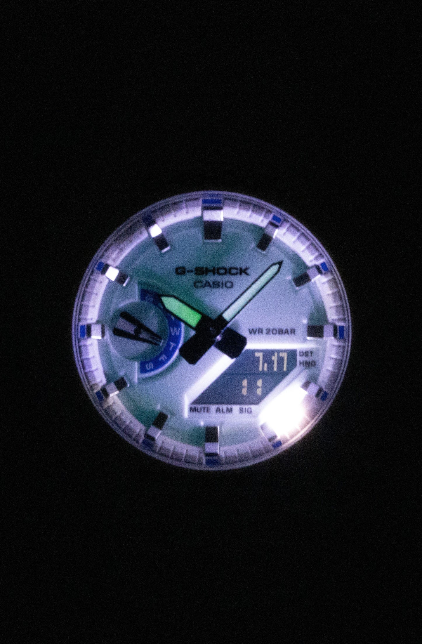 Casio G-Shock Analog Digital Resin Strap White Dial Quarz GA-2100HDS-7A 200M Herrenuhr
