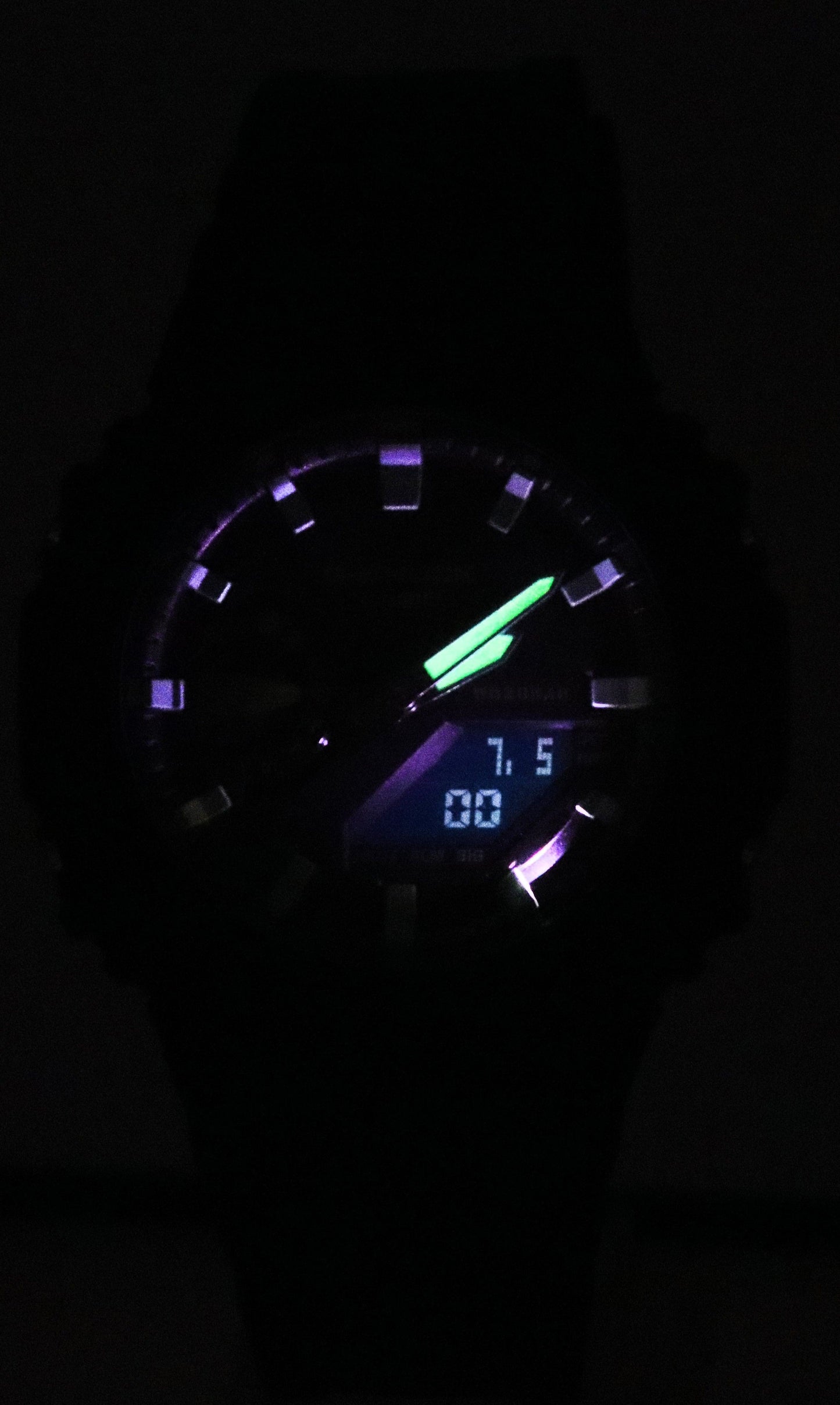Casio G-Shock Analog Digital Resin Strap Schwarzes Zifferblatt Quarz GA-2100RC-1A 200M Herrenuhr