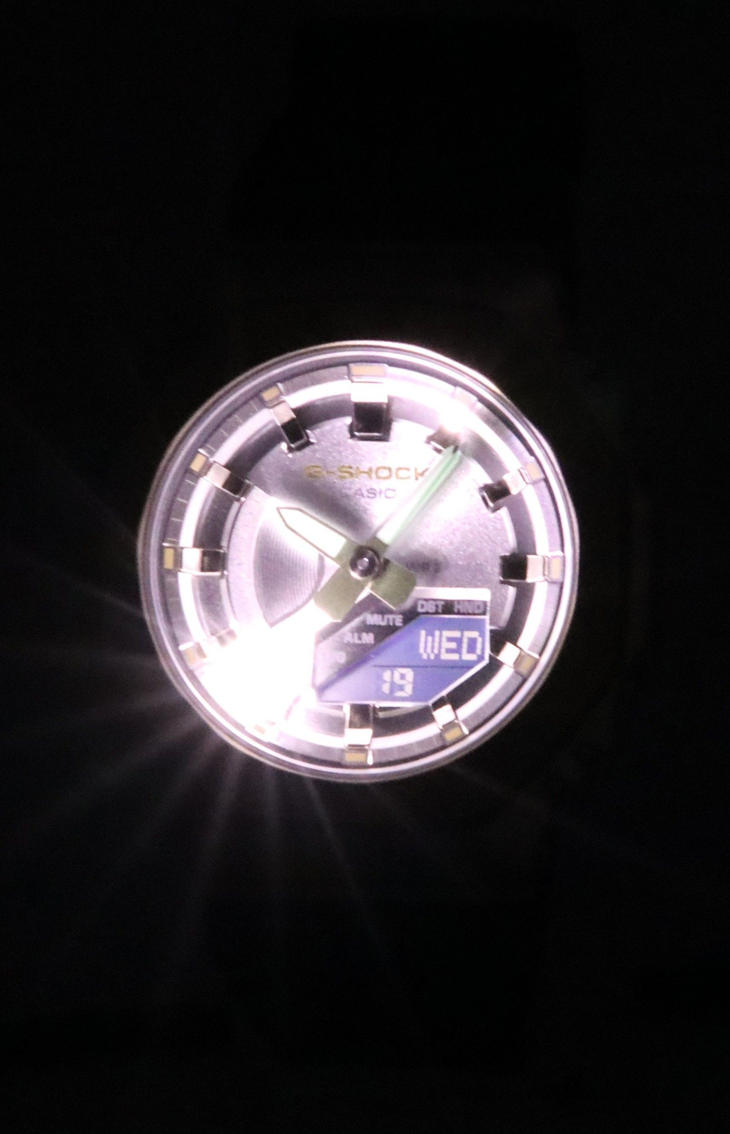 Casio G-Shock Metal Clad Analog Digital Resin Strap Silberfarbenes Zifferblatt Quarz GM-S2100BC-1A 200M Damenuhr