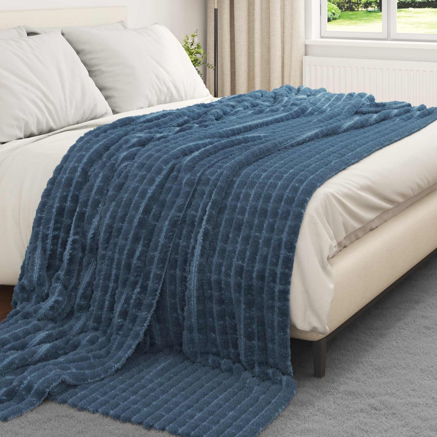Jeté de lit bleu marine 270 x 240 cm en polaire