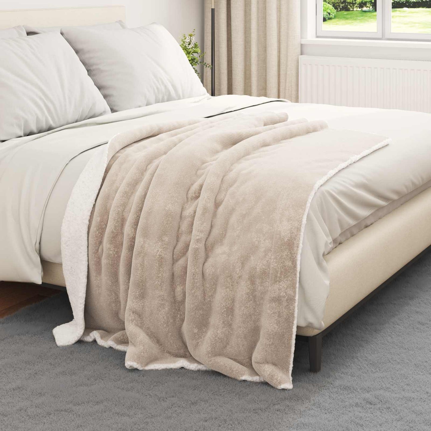Jeté de lit beige 130 x 150 cm polaire