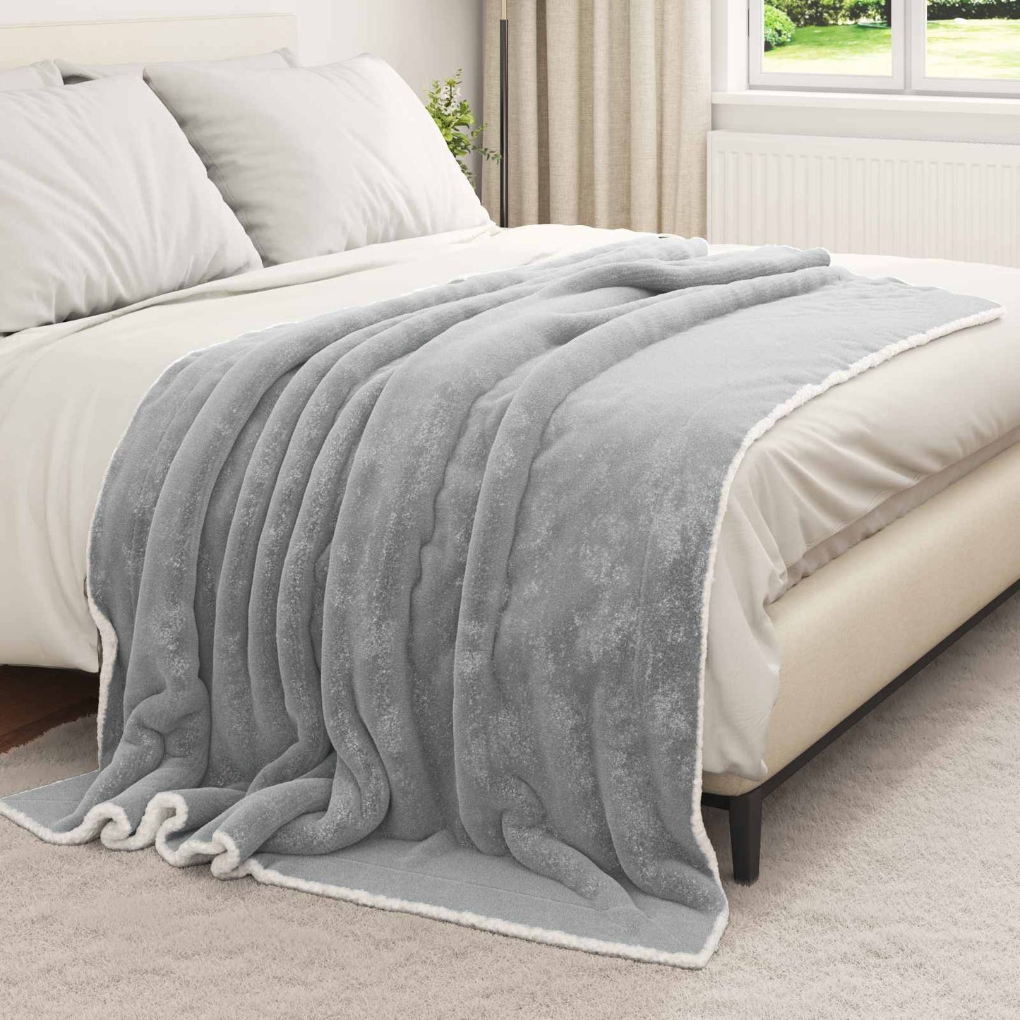 Jeté de lit gris 150 x 200 cm polaire