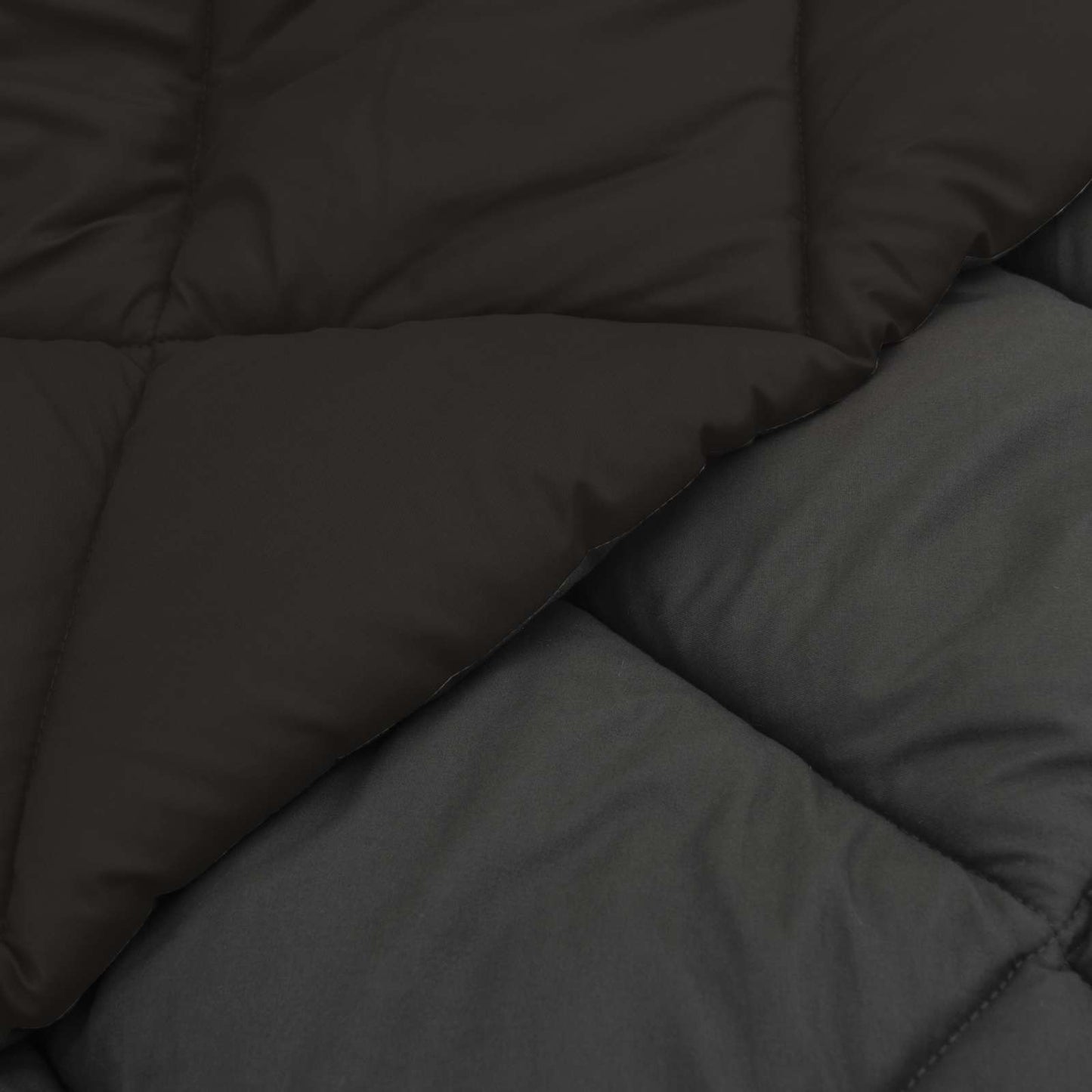 Ganzjahresbettdecke Schwarz und Anthrazit 200 x 155 cm