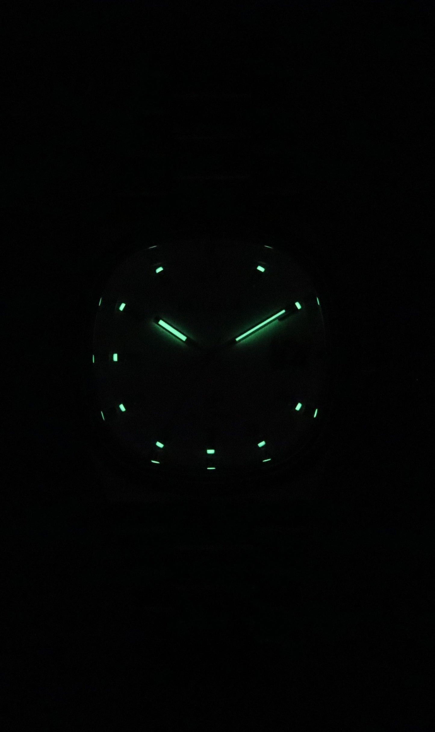 Bulova Classic Super Seville 262kHz Precisionist Edelstahl Bracelet Silberfarbenes Zifferblatt Quarz 96B444 Herrenuhr