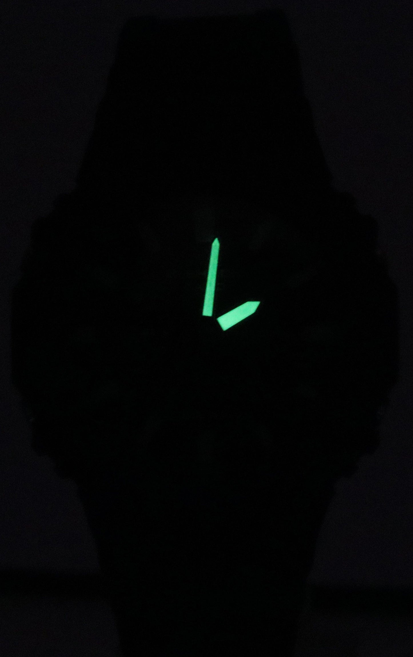Casio G-Shock Analog Digital Resin Strap Schwarzes Zifferblatt Quarz GA-2100RC-1A 200M Herrenuhr