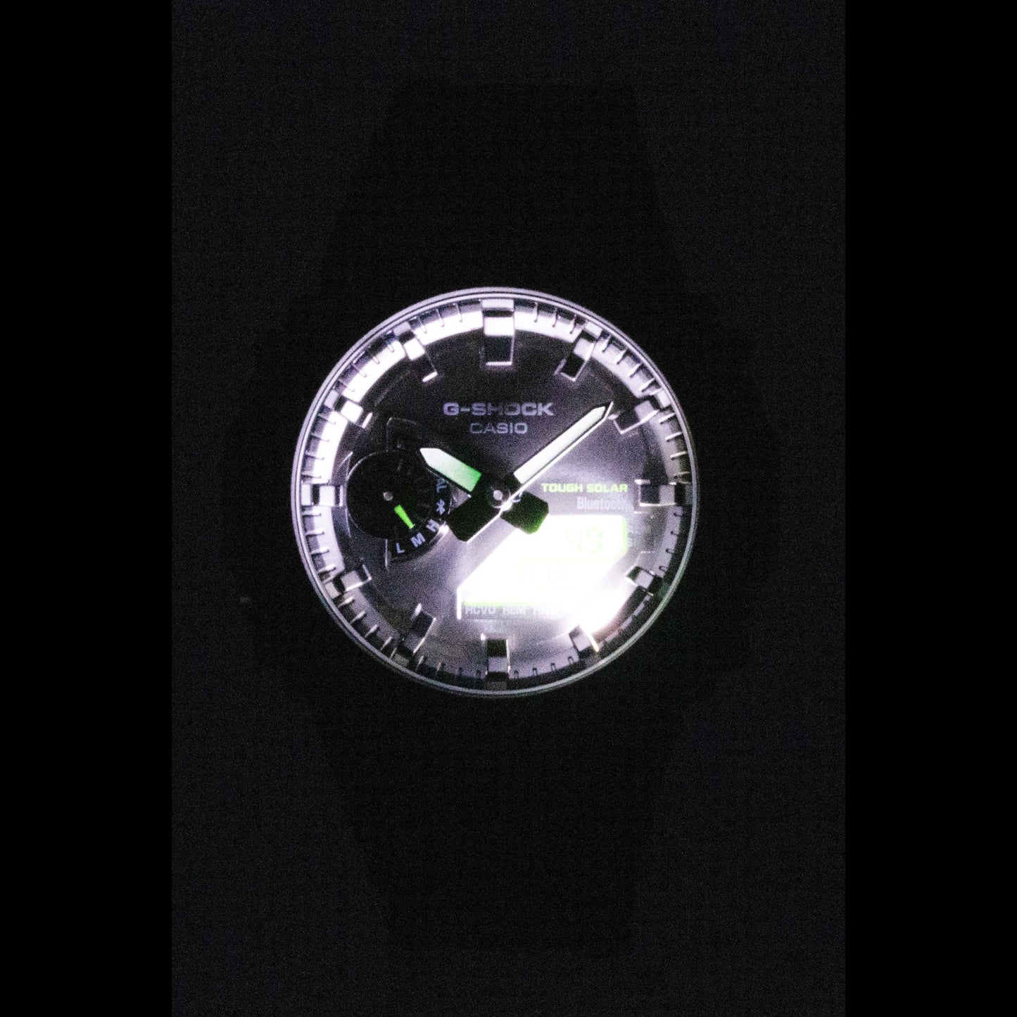 Casio G-Shock Analog Digital Smartphone Link Schwarzes Zifferblatt Resin Solar GA-B2100BEG-1A 200M Herrenuhr