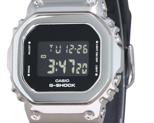 Casio G-Shock Digital Metal Bezel Resin Strap Quarz GM-5600U-1 200M Herrenuhr