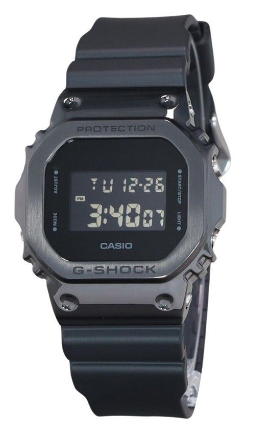 Casio G-Shock Digital Metal Bezel Resin Strap Quarz GM-5600UB-1 200M Herrenuhr