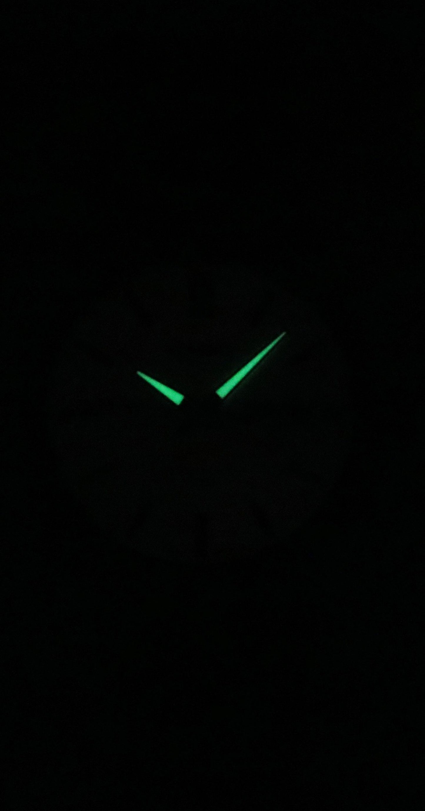 Casio Standard Analog Edelstahl Silberfarbenes Zifferblatt Quarz MTP-E735B-7AV Herrenuhr