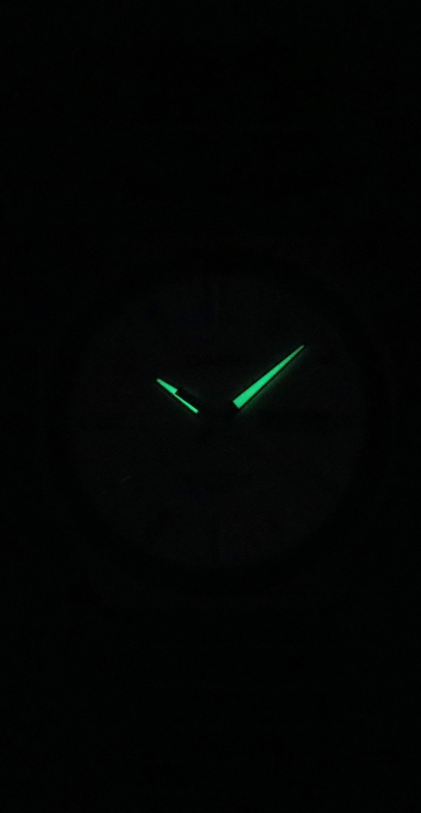 Casio Standard Analog Edelstahl Silberfarbenes Zifferblatt Quarz MTP-E735D-7AV Herrenuhr