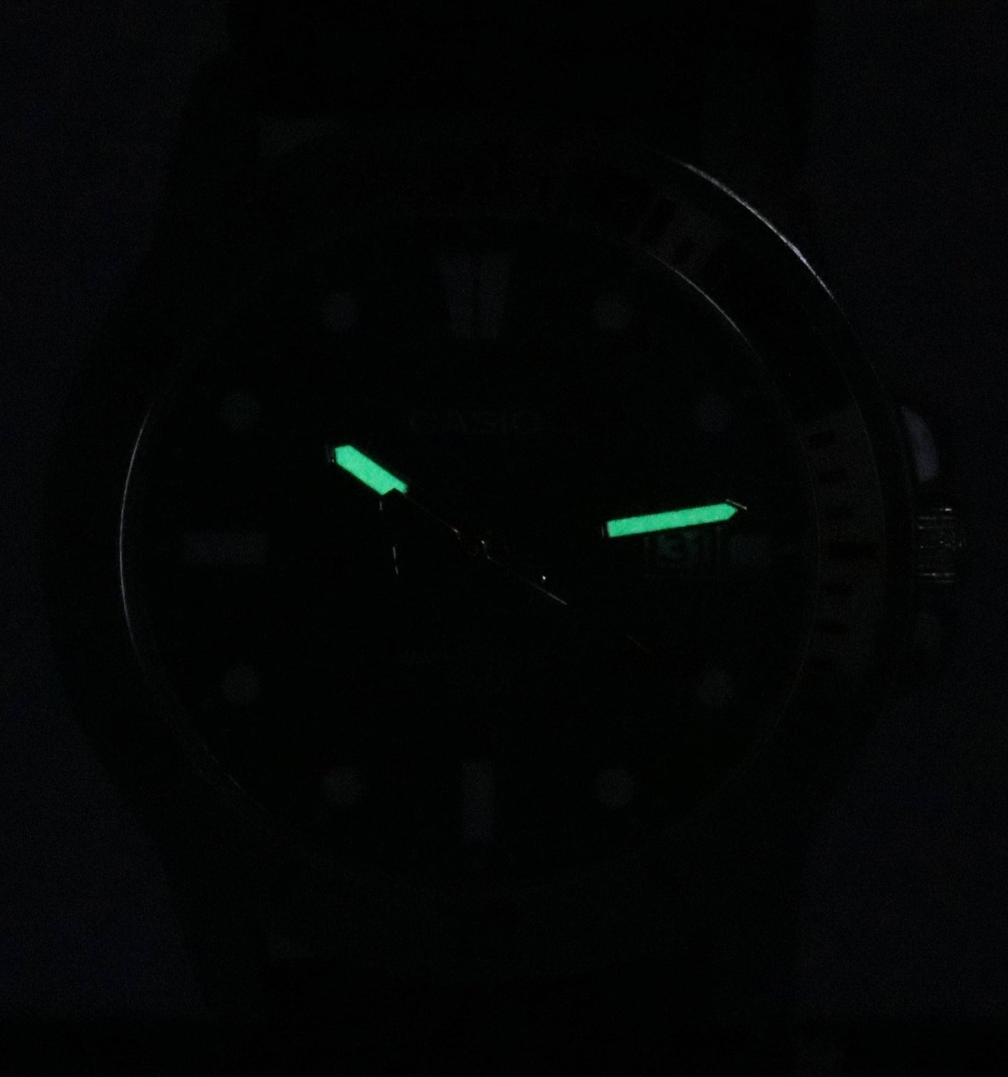 Casio Standard Analog Resin Strap Schwarzes Zifferblatt Quarz MTP-VD01-1E MTPVD01-1E Herrenuhr