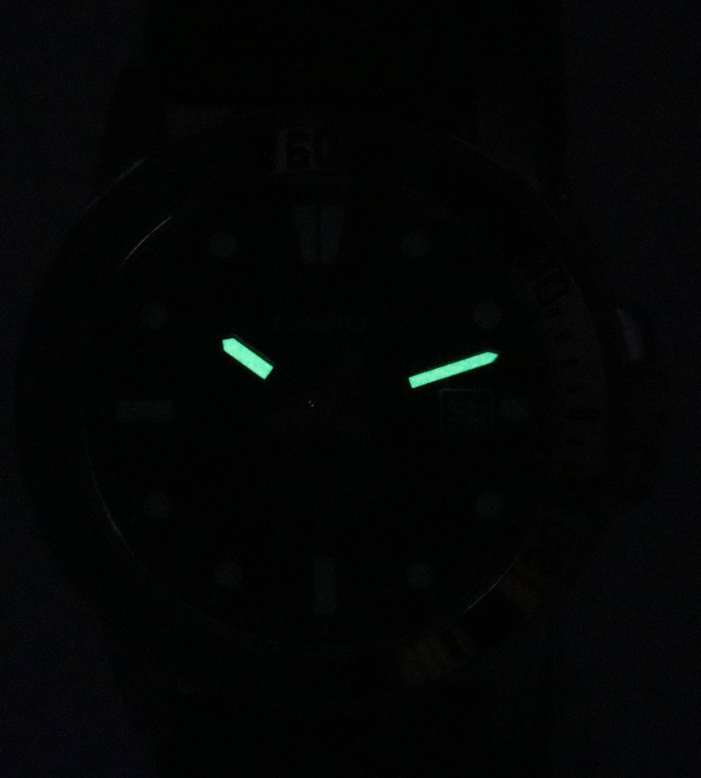 Casio Standard Analog Resin Strap Schwarzes Zifferblatt Quarz MTP-VD01-3E MTPVD01-3E Herrenuhr